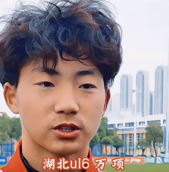 萬項談全運(yùn)會吊射破門：發(fā)現(xiàn)門將站位不是很好，就很自信的射門