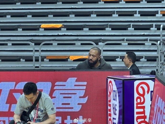 今晚不打？廣東主場迎戰(zhàn)廣廈 吉倫沃特一身便裝現(xiàn)身球館