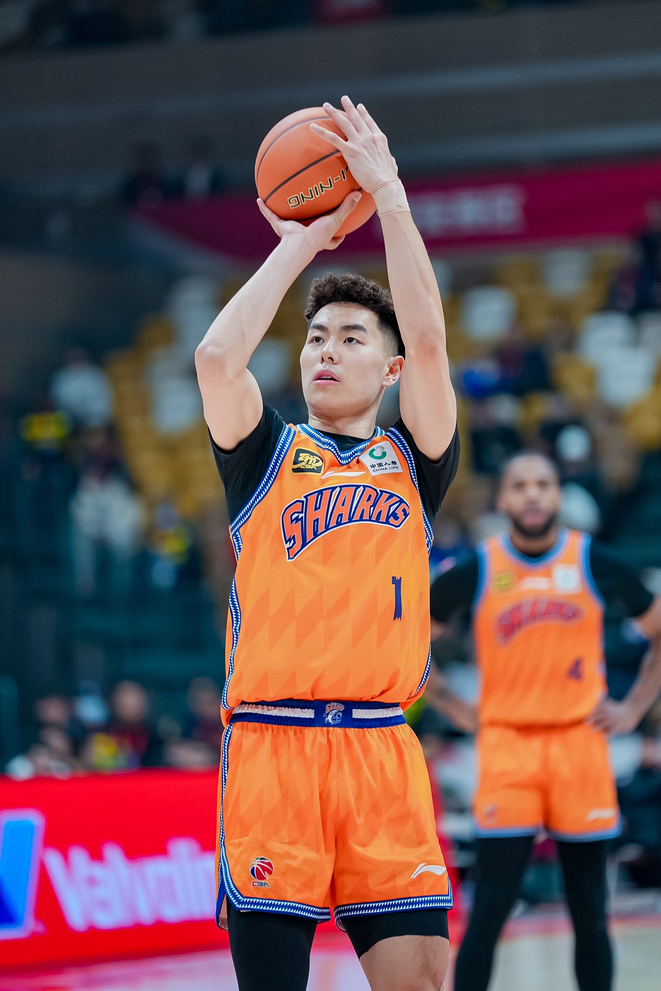 相當(dāng)高效！李添榮10中7&三分7中4拿全隊并列最高18分